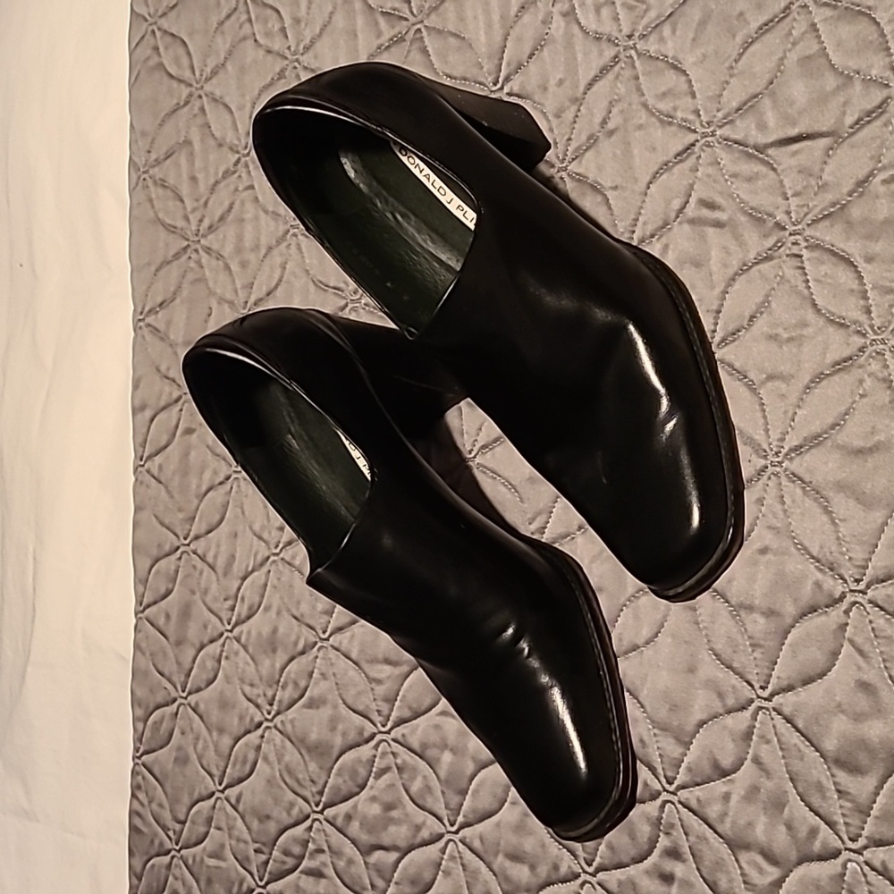 Donald Pliner Idan Heels, 8 M, Black Nappa Leather